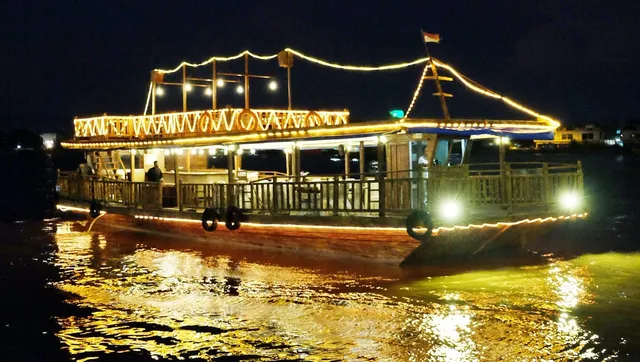 Kapuas River Cruise