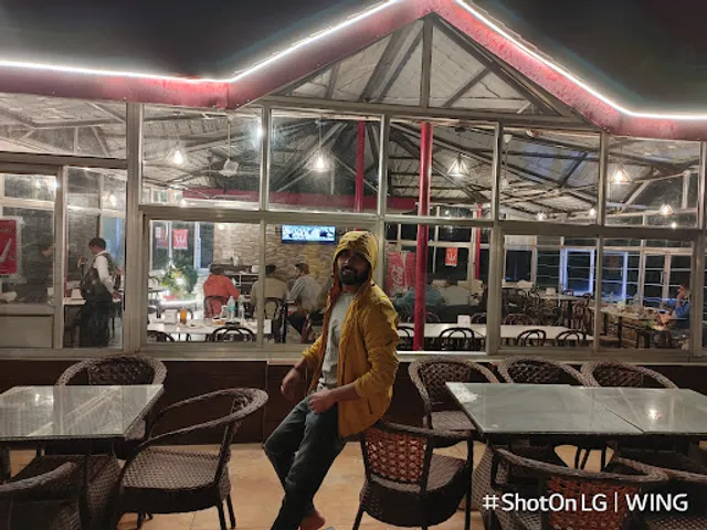 Captain's Bar and Restaurant