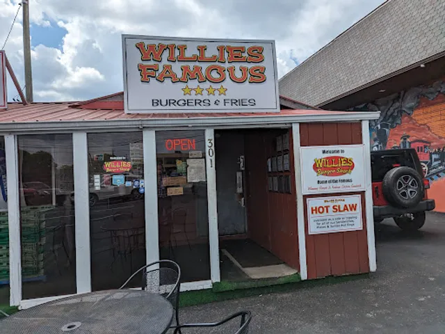 WILLIES FAMOUS Burger & Fries