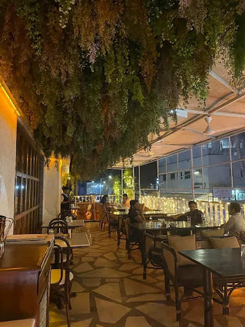 SAQI (Bar & Kitchen)