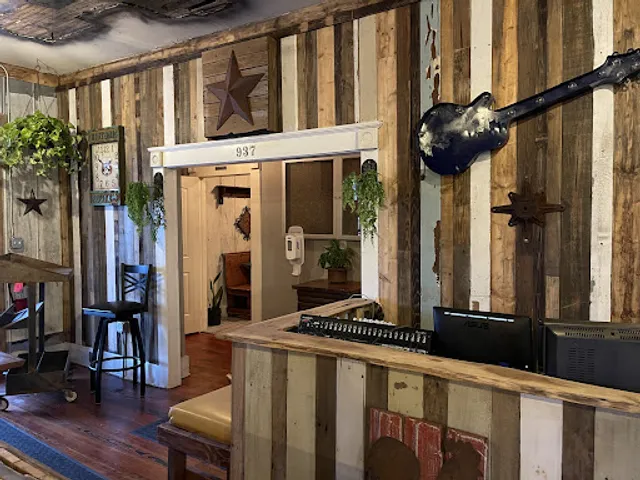 Ale' Rae’s GastroPub