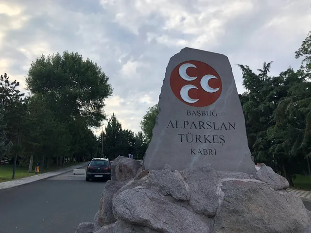 Başbuğ Alparslan Türkeş Kabri