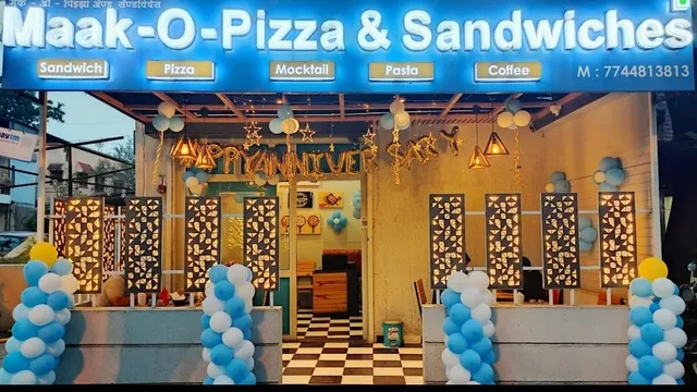 Maak-o-pizza & Sandwiches