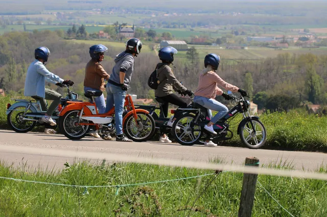 Les BRÈLES BALADES en Bourgogne, Location de mobylette vintage sur la Côte Chalonnaise