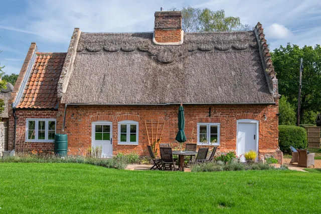 Thatch Cottage - Luxury Hideaway