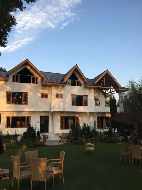 Nigeen Lake View Resort