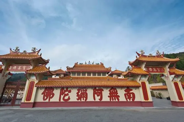 Sam Poh Temple