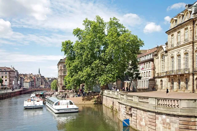 Pier Batorama Rohan Palace