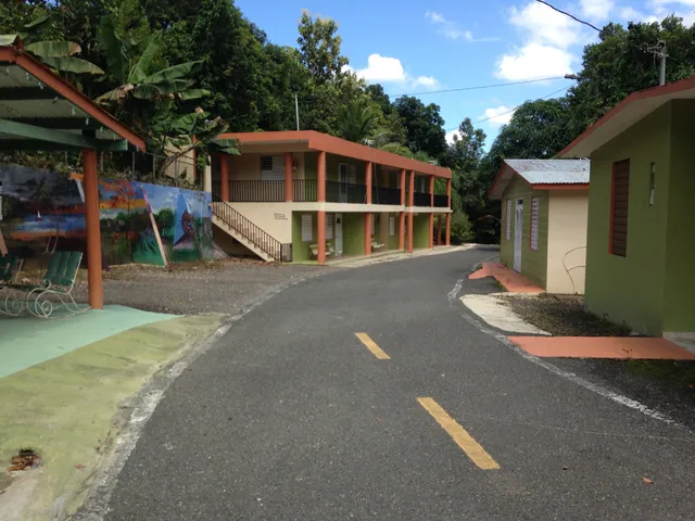 Nino's Camping & Guest House