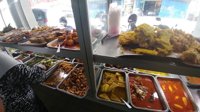 Rumah Makan Rata-Rata