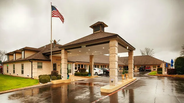 Super 8 by Wyndham Cleburne