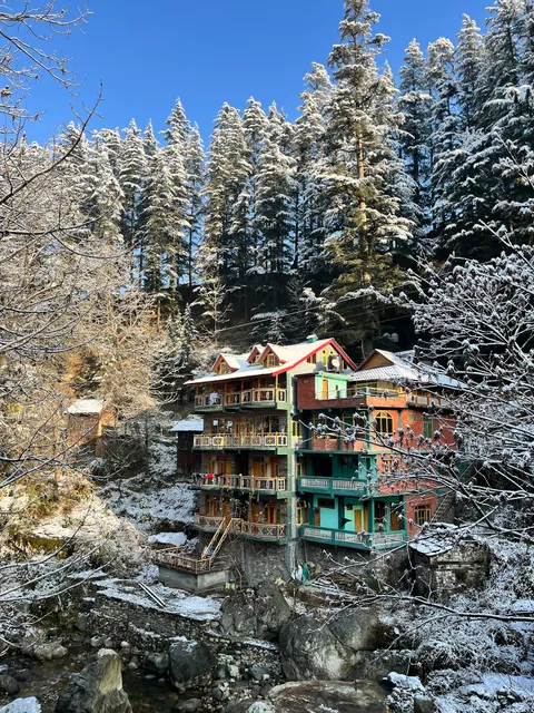 Madpackers Jibhi (Hostel and Cafe )