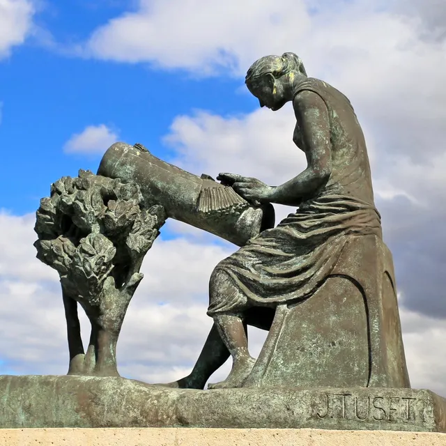 Monumento a la “Puntaire” de Arbós