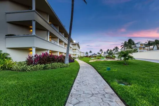 Albercas Moon Palace @Sunrise