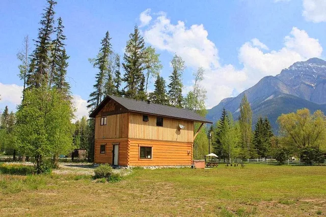 Kicking Horse Kabins