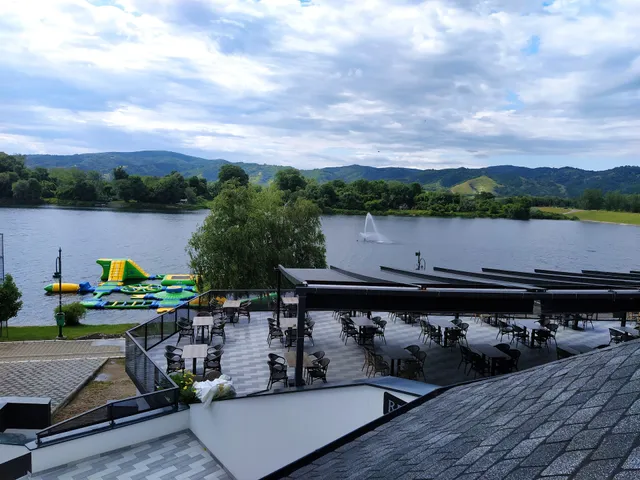 Хотел „Сребрно језеро“