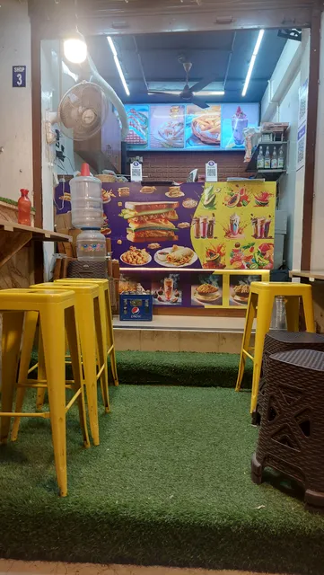 Hot Sandwich & Cool 'N' Creamy