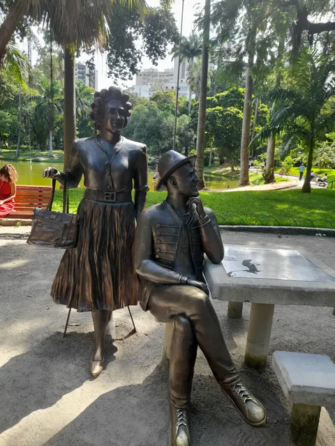 Estátuas de Paulo Gustavo e Dona Hermínia