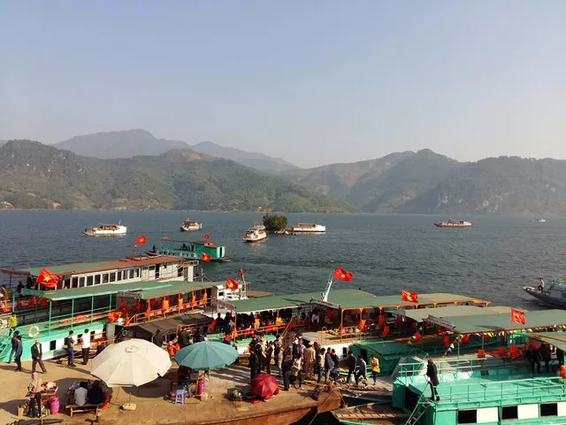 Động Thác Bờ Ngòi Hoa