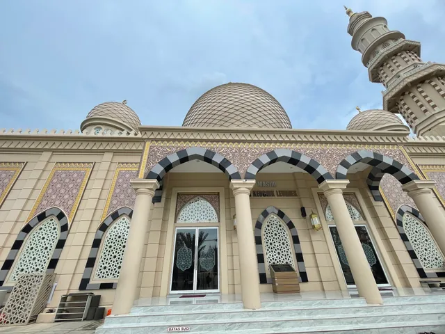 H Harun Keuchik Leumiek Mosque