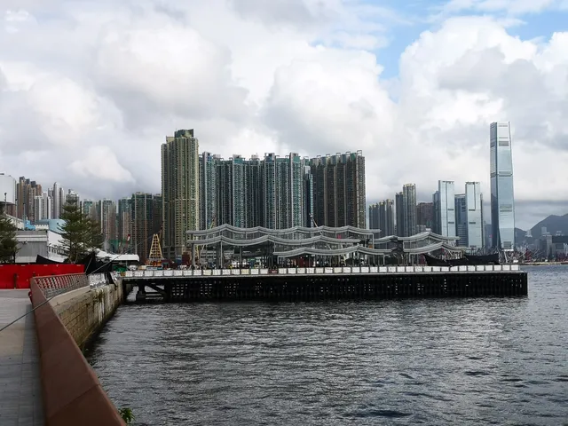 Cheung Sha Wan Promenade