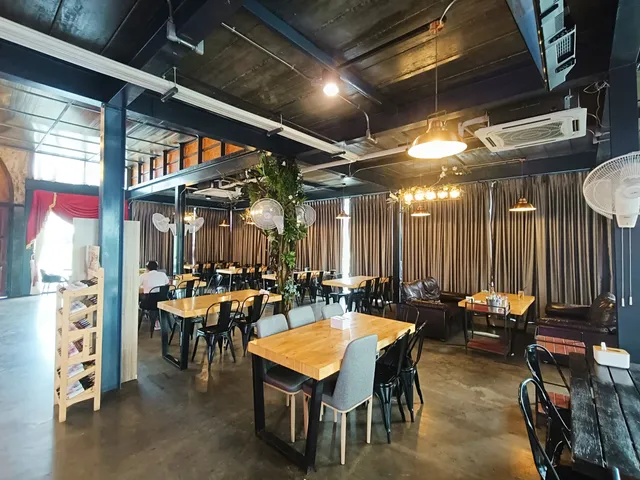 Hugna Cafe & Restaurant