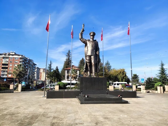 Atatürk Heykeli