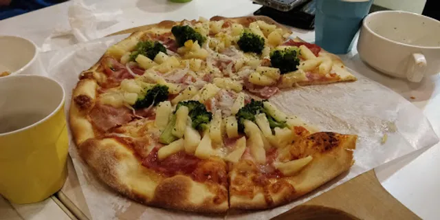 Amigo handmade thin crust pizza