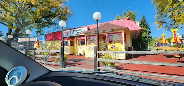 Bunny Hutch Restaurant & Amusement center