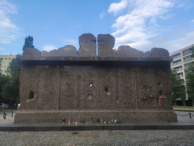 Pomnik Ofiar Rzezi Woli