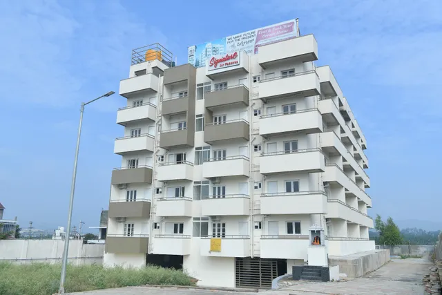 SIGNATURE HOMES LUXURY SERVICE APARTMENT