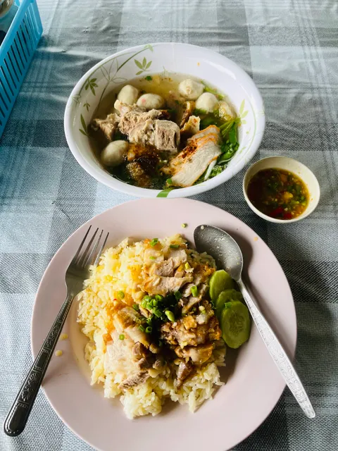 ร้านน้าโอก๋วยเตี๋ยว-ข้าวมันไก่