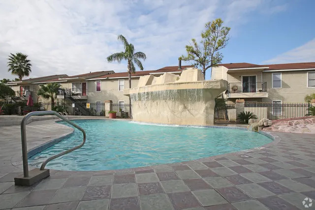 Falls of West Oak LLC