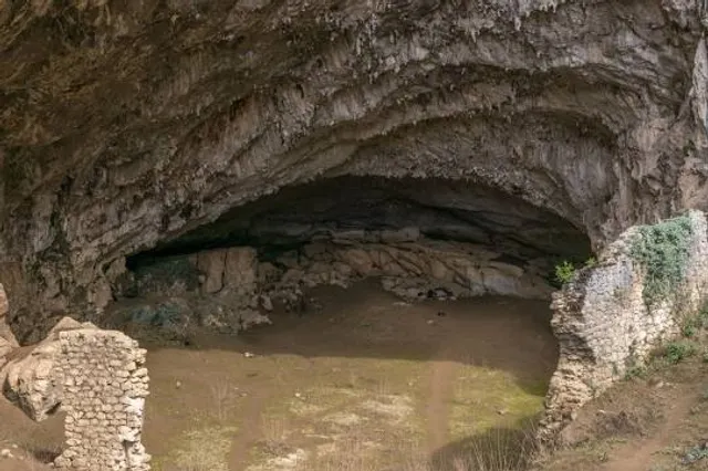 Crag Cave
