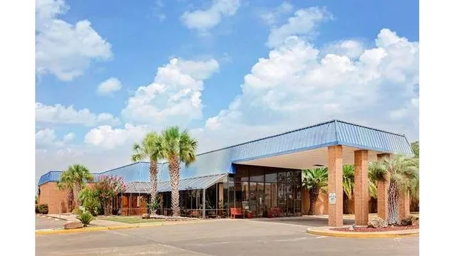 Days Inn by Wyndham Bay City