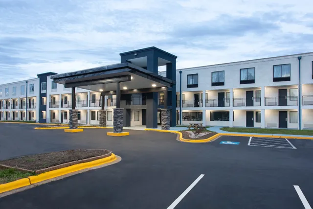 University Inn & Suites