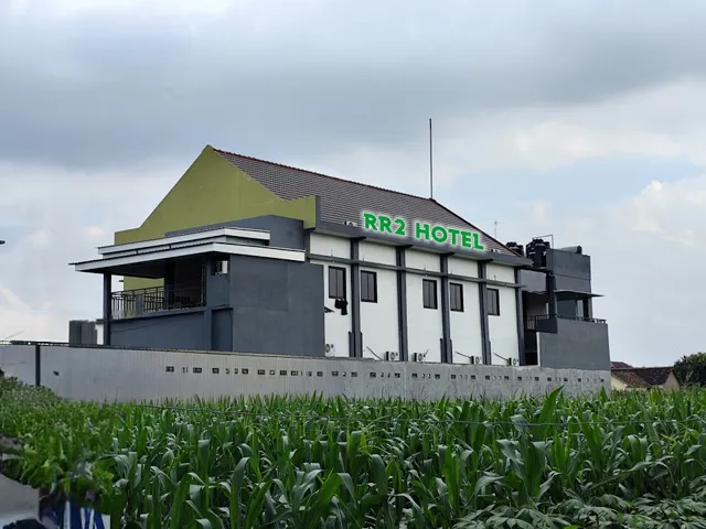 RR 2 Syariah Hotel SLG
