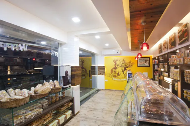 Golden Cakes & Cookies