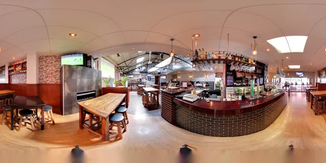 Crowded House Bar & Eatery