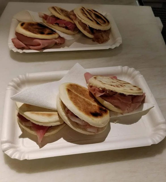 Bar Cinzia - di Ji Guiyang