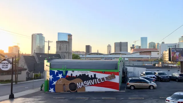 Off The Wagon Tours - Nashville Party Wagon / The Nashville Mural