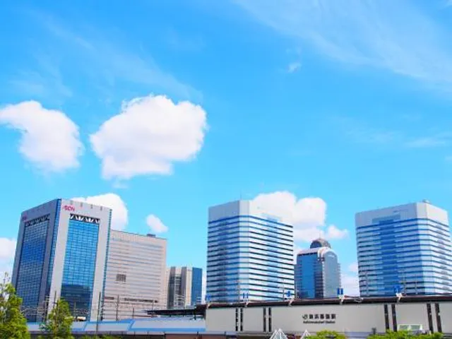 Kaihimmakuhari Station Square