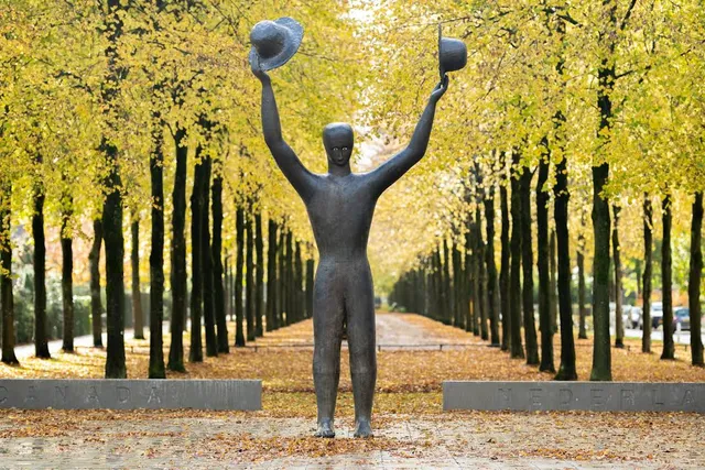 De man met twee hoeden