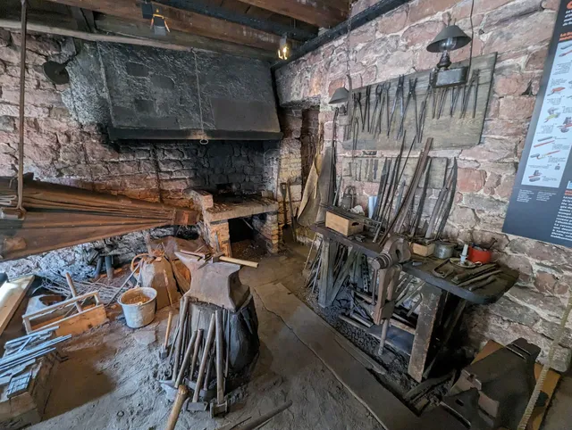 House of the White Weapons Factory