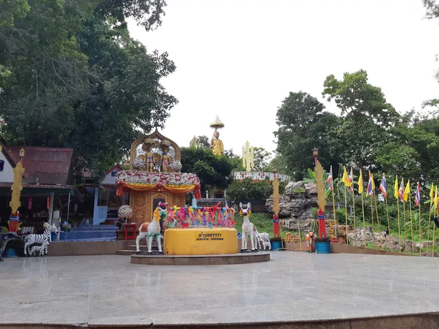 Phra Chao Fang Phra Nang Sam Phio Monument