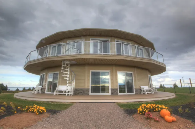 Canada's Rotating House - Around the Sea