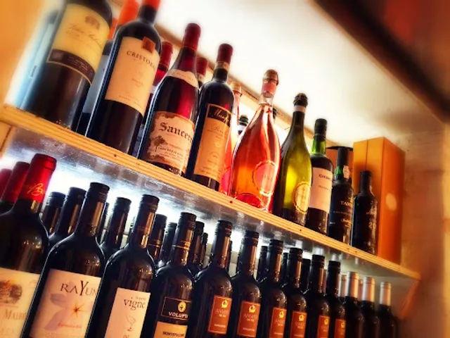 The Snug Restaurant & WOOD-FIRED PIZZERIA