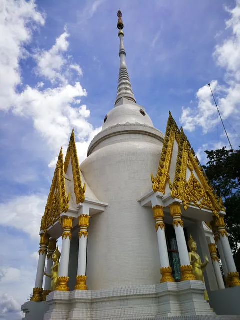 Wat Tham Khwan Mueang