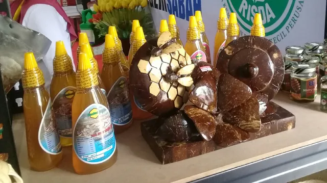 DMA Gombizau Honey Bee Farm