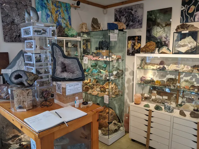 Crystal Cave Mineral Exhibit & Crystal Shop